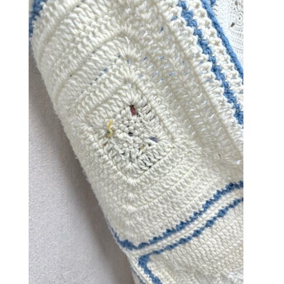 Vintage hand crochet knit cottagecore 3D flower accent throw blanket grannycore - Picture 11 of 16